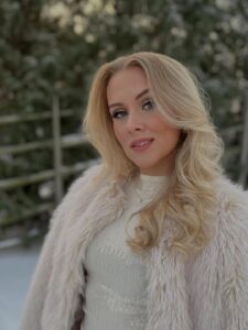 helmi loukasmäki ikä