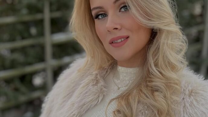 helmi loukasmäki ikä